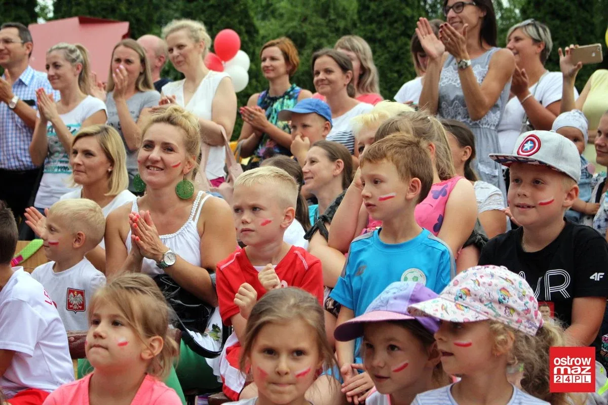 Przedszkolny piknik rodzinny z kapitalnym spektaklem (zdjęcia, wideo)