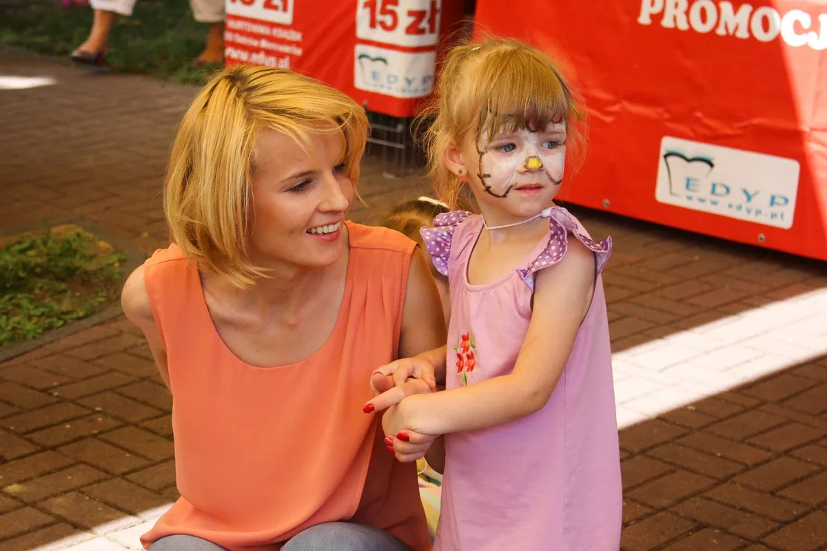 Zabawa z Teatrem Narwal podczas Pikniku z Książką (zdjęcia)