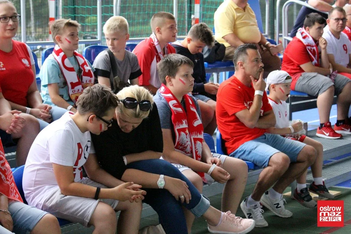 Ostrowianie dopingowali biało-czerwonych (zdjęcia)