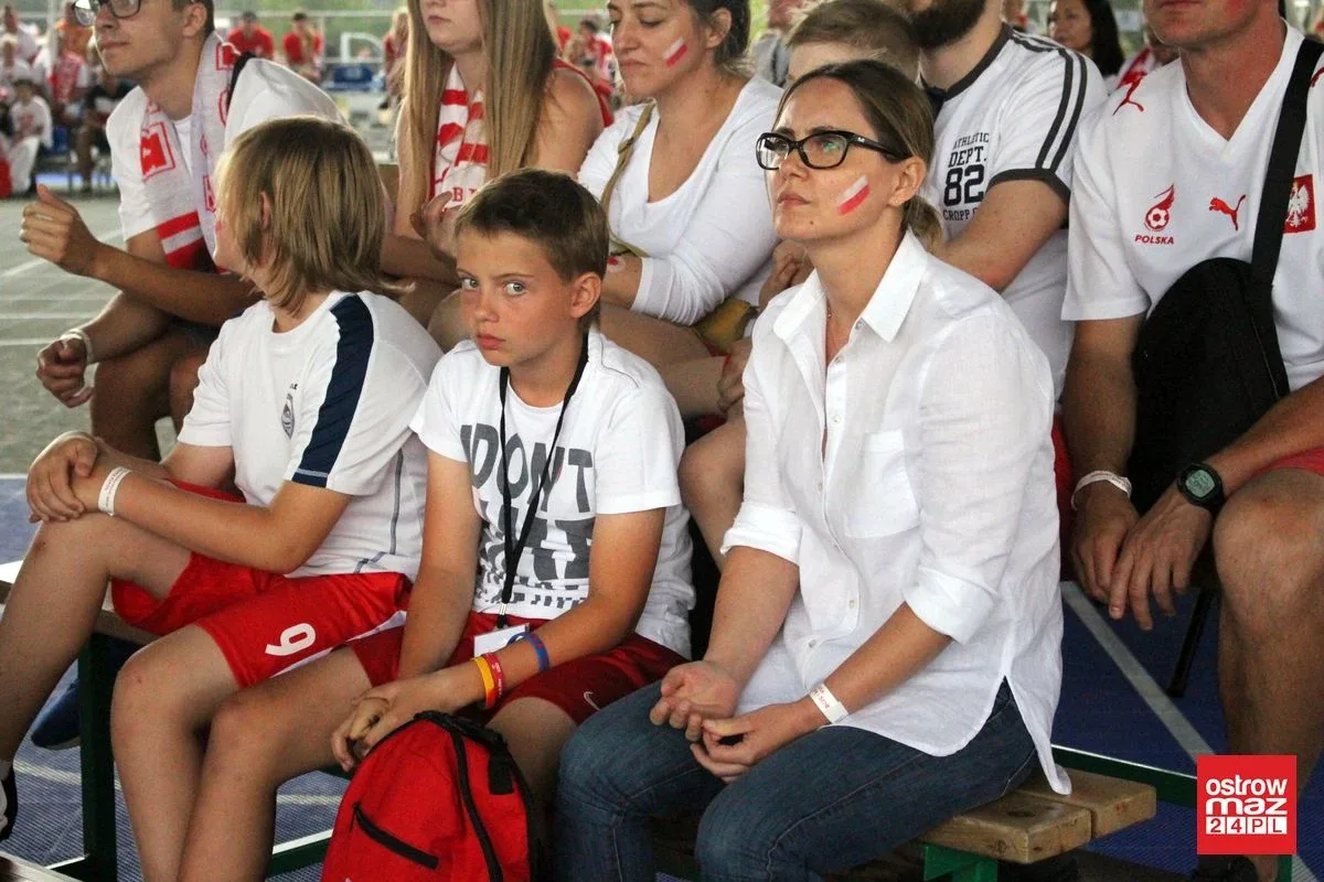 Ostrowianie dopingowali biało-czerwonych (zdjęcia)