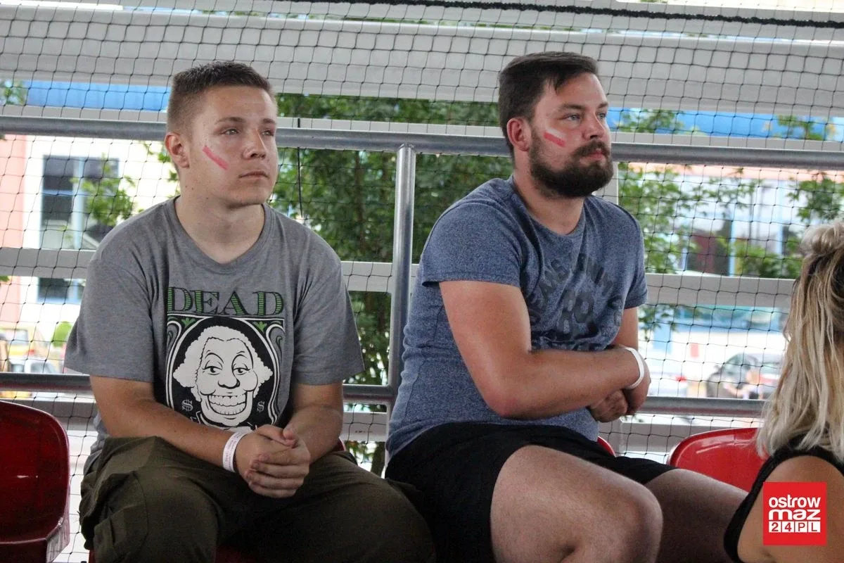 Ostrowianie dopingowali biało-czerwonych (zdjęcia)