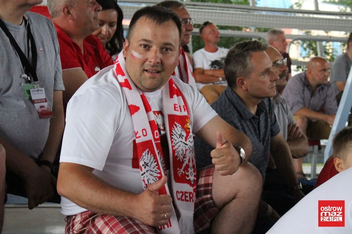 Ostrowianie dopingowali biało-czerwonych (zdjęcia)