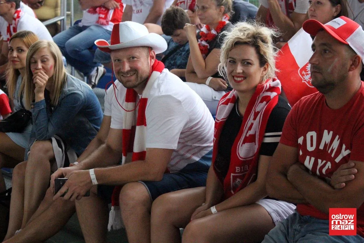 Ostrowianie dopingowali biało-czerwonych (zdjęcia)