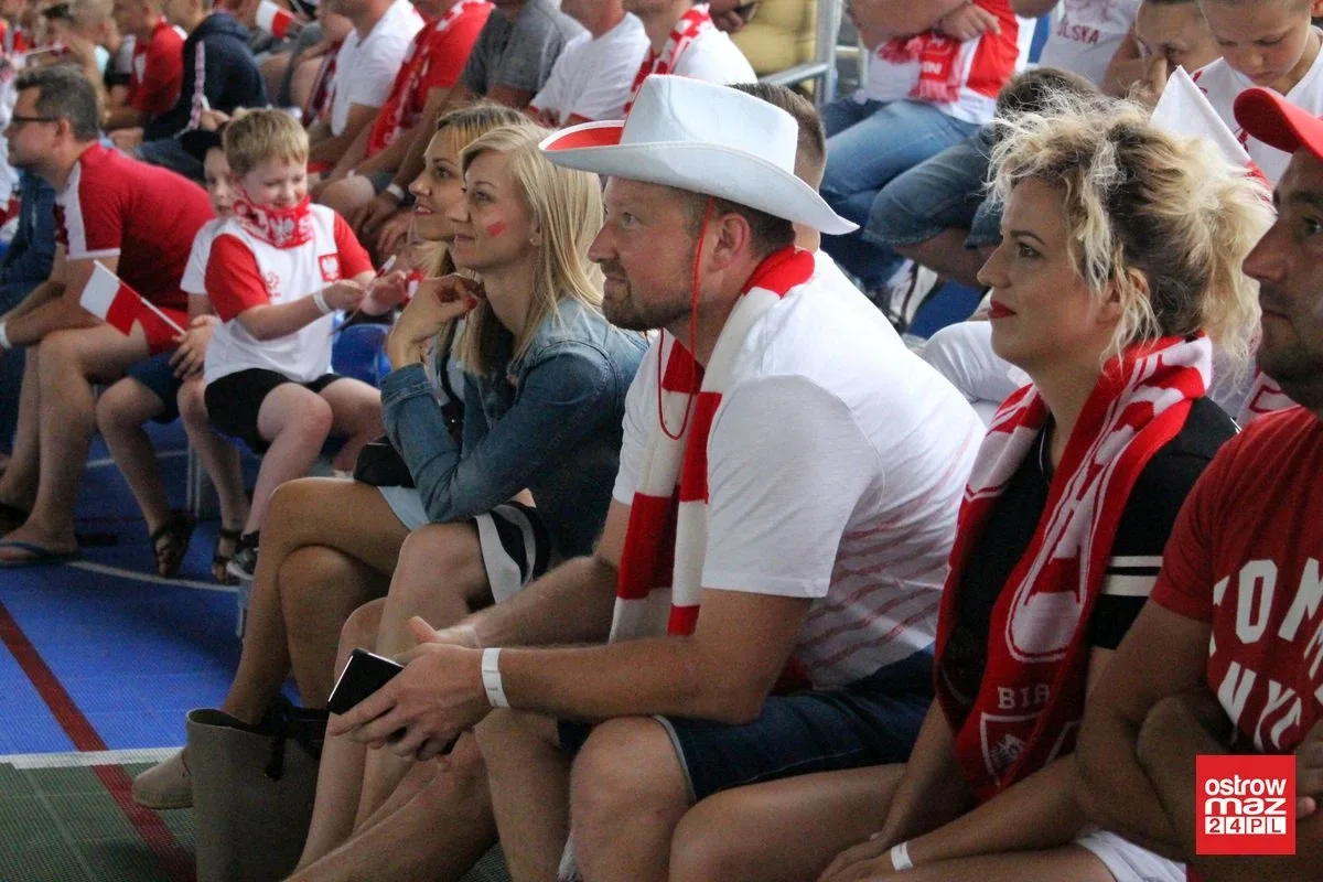 Ostrowianie dopingowali biało-czerwonych (zdjęcia)