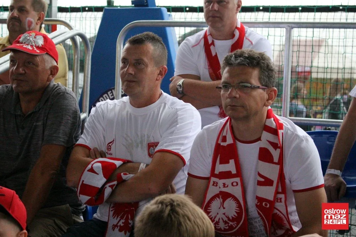 Ostrowianie dopingowali biało-czerwonych (zdjęcia)