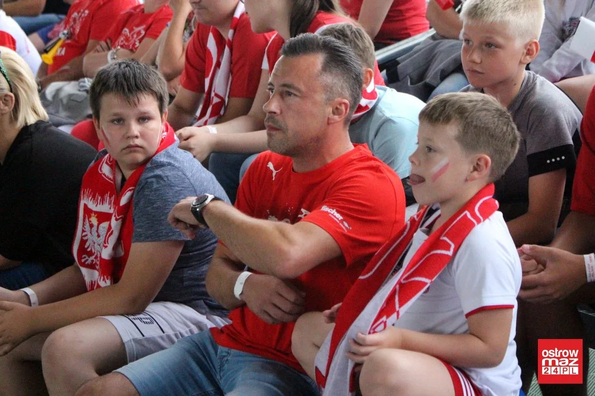Ostrowianie dopingowali biało-czerwonych (zdjęcia)