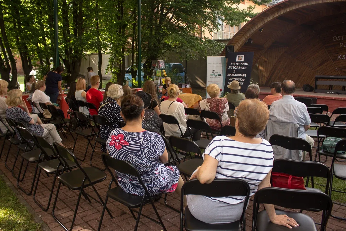 Spotkanie autorskie z Małgorzatą Gutowską (zdjęcia, wideo)
