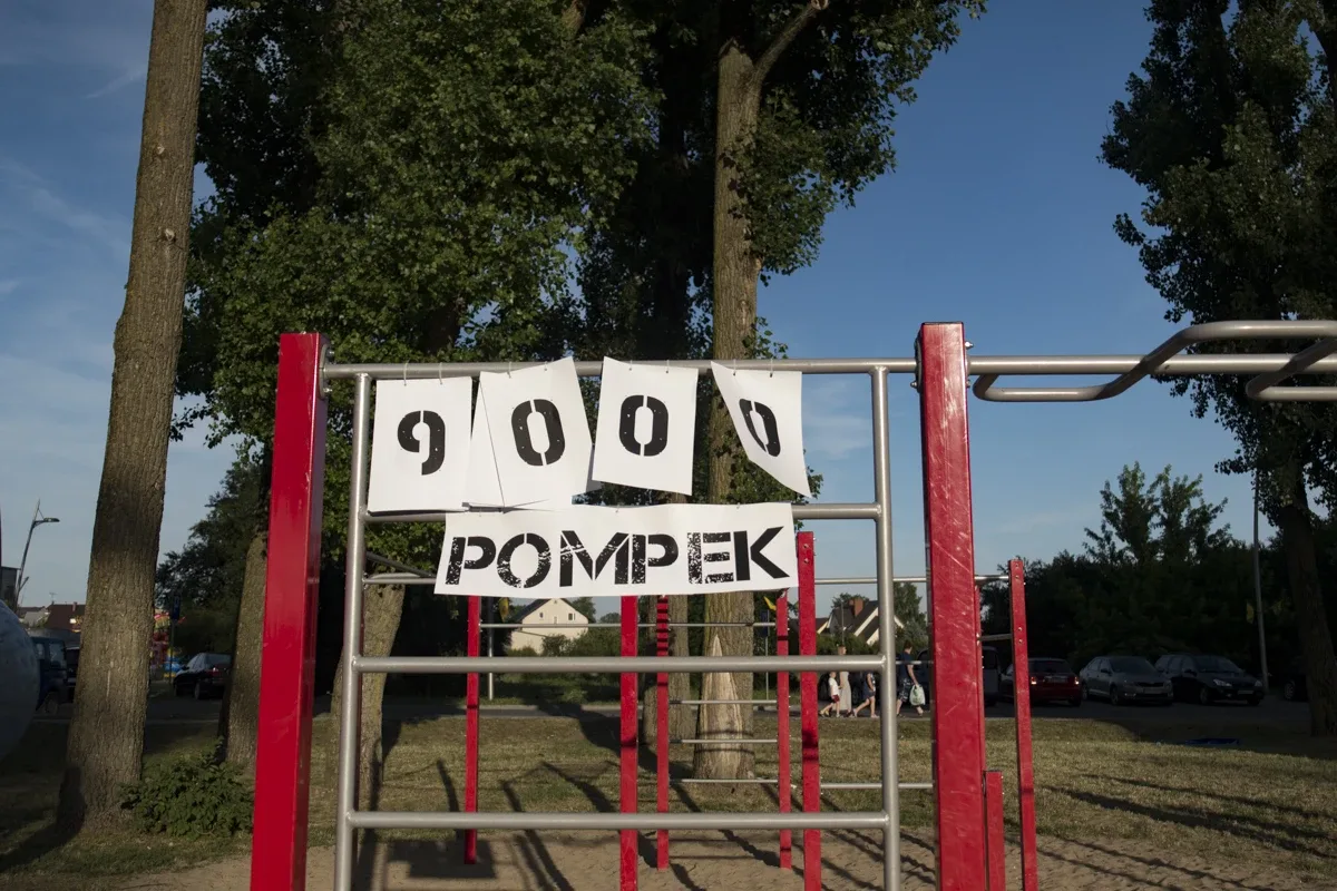 9738 pompek w dwie godziny (zdjęcia)
