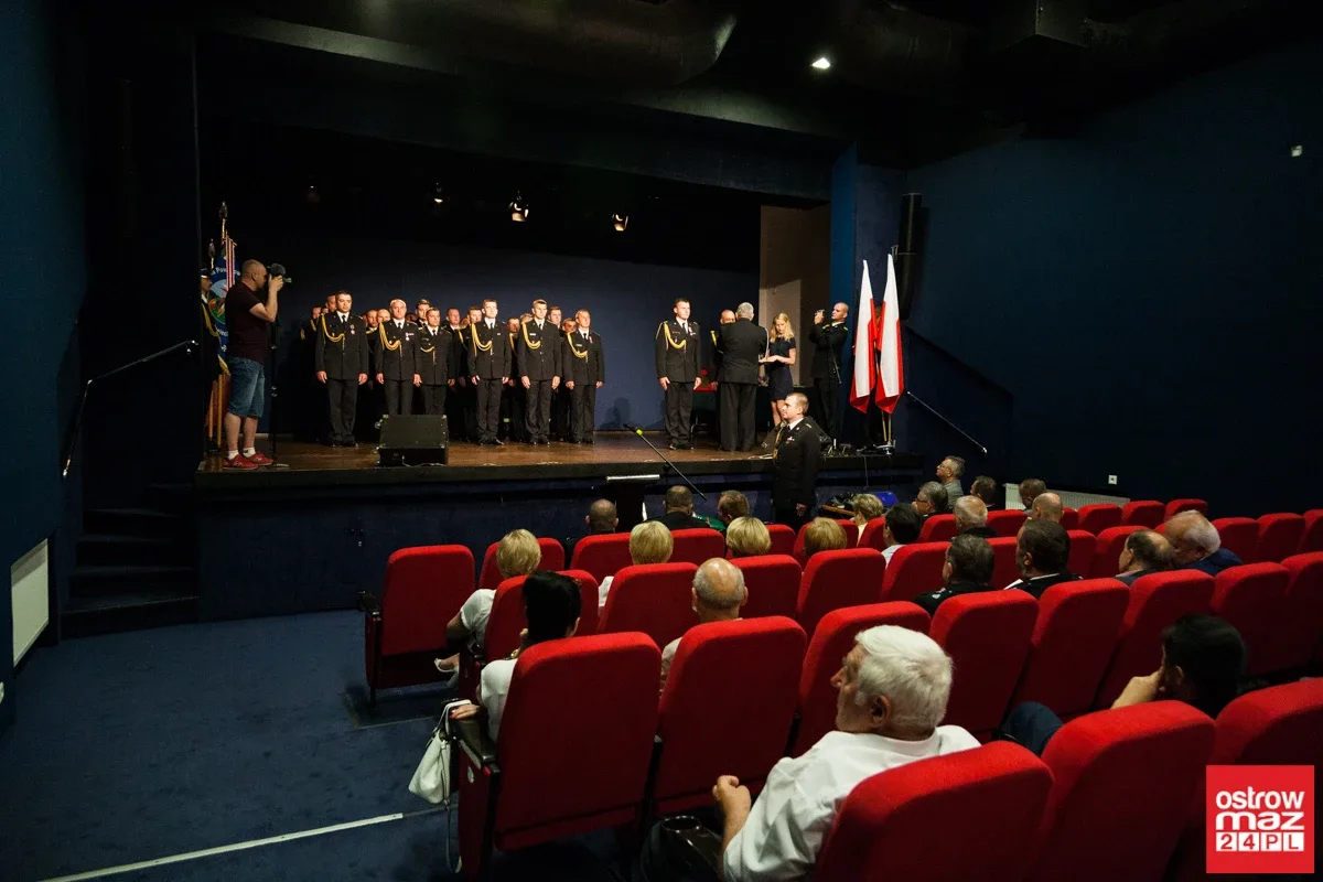 Odznaczenia i awanse dla strażaków (zdjęcia, wideo, lista odznaczonych)