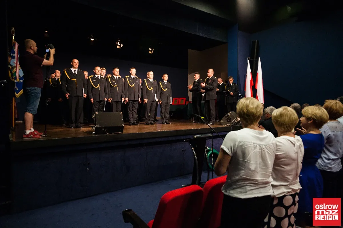 Odznaczenia i awanse dla strażaków (zdjęcia, wideo, lista odznaczonych)