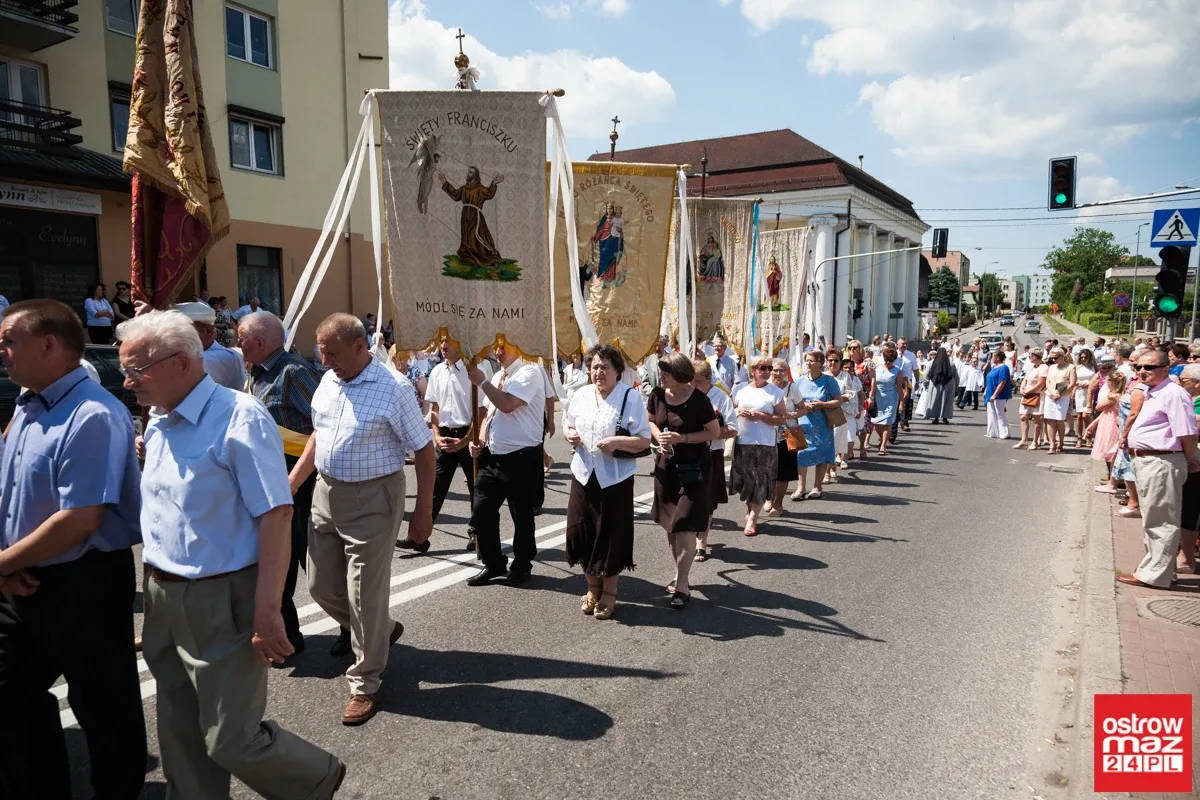 Procesje Najświętszego Ciała i Krwi Chrystusa przeszły ulicami miasta (zdjęcia, wideo)