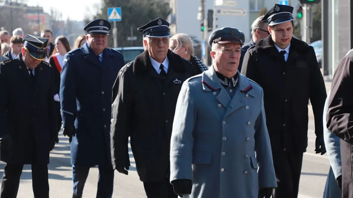Obchody Narodowego Dnia Pamięci Żołnierzy Wyklętych w Ostrowi Mazowieckiej. Bieg, msza i hołd bohaterom (zdjęcia)