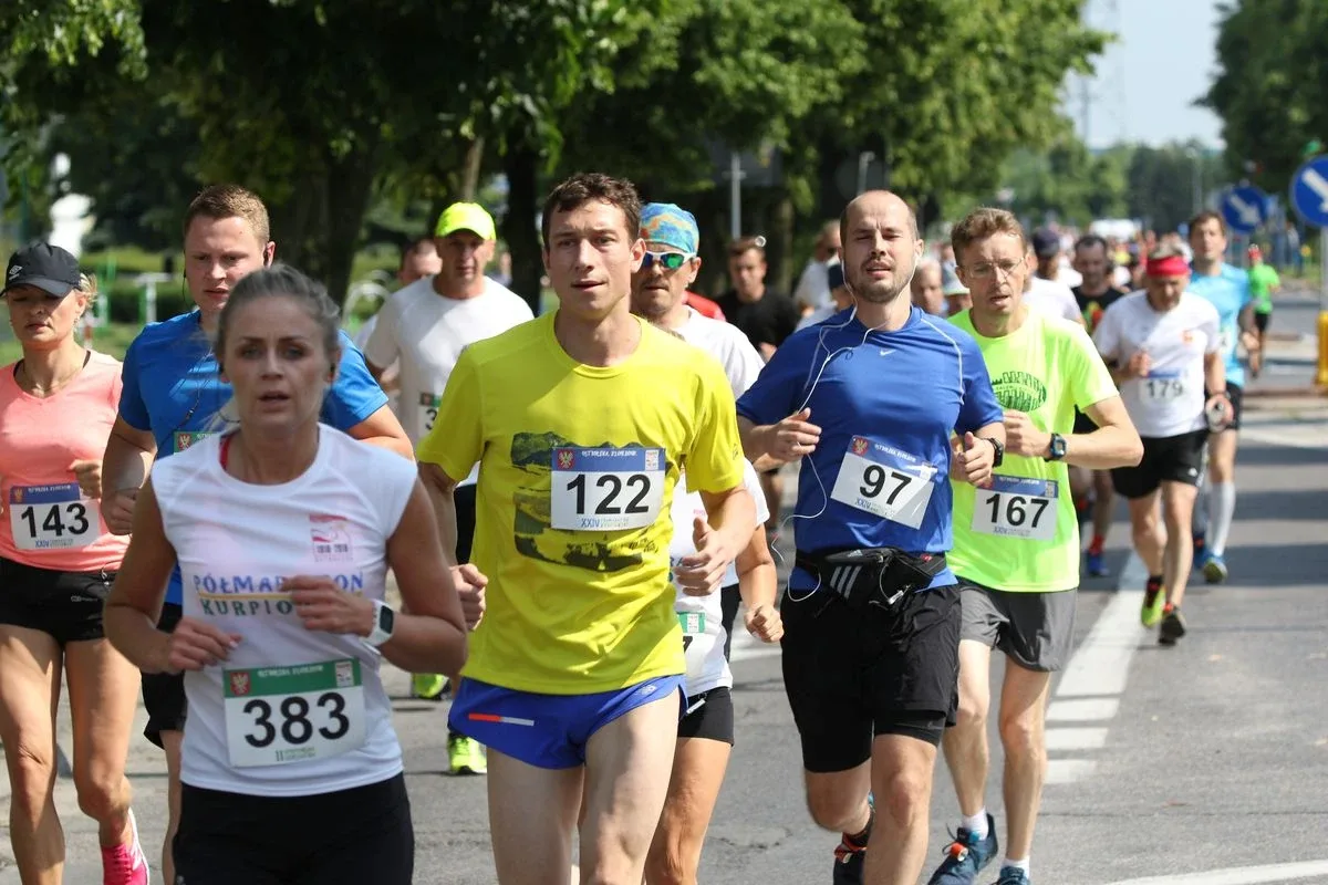 Półmaraton Kurpiowski za nami. Dąbrowski zwycięża, Gawkowski dwudziesty (zdjęcia, wideo)