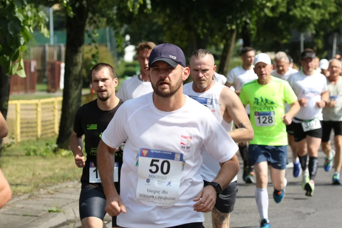 Półmaraton Kurpiowski za nami. Dąbrowski zwycięża, Gawkowski dwudziesty (zdjęcia, wideo)