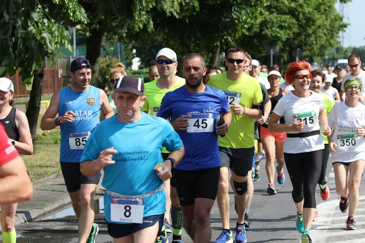 Półmaraton Kurpiowski za nami. Dąbrowski zwycięża, Gawkowski dwudziesty (zdjęcia, wideo)