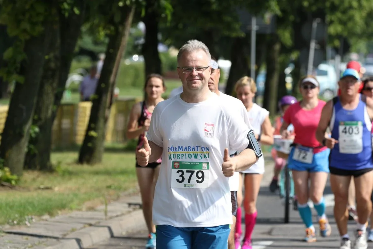 Półmaraton Kurpiowski za nami. Dąbrowski zwycięża, Gawkowski dwudziesty (zdjęcia, wideo)