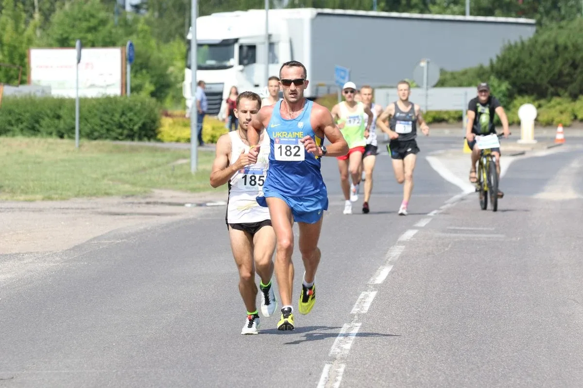 Półmaraton Kurpiowski za nami. Dąbrowski zwycięża, Gawkowski dwudziesty (zdjęcia, wideo)