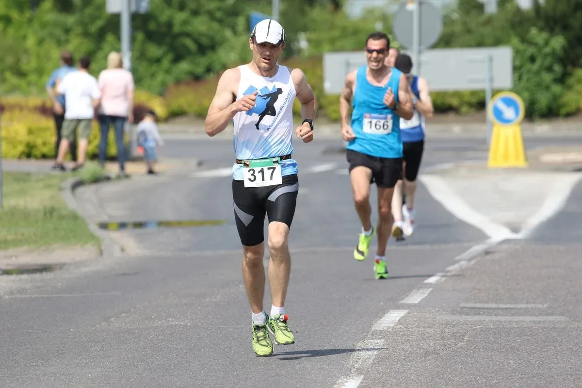 Półmaraton Kurpiowski za nami. Dąbrowski zwycięża, Gawkowski dwudziesty (zdjęcia, wideo)