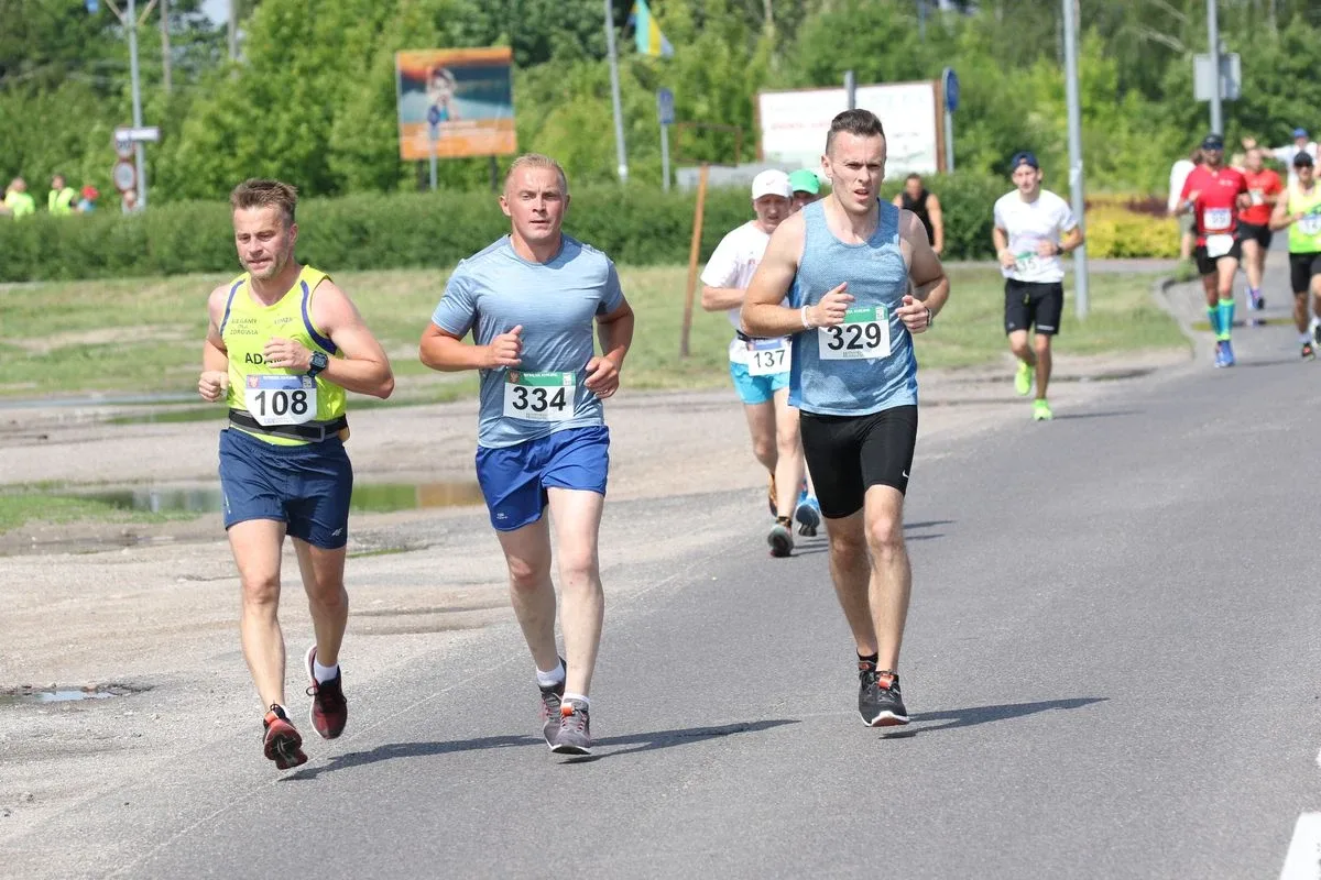 Półmaraton Kurpiowski za nami. Dąbrowski zwycięża, Gawkowski dwudziesty (zdjęcia, wideo)