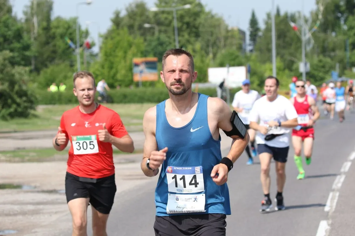 Półmaraton Kurpiowski za nami. Dąbrowski zwycięża, Gawkowski dwudziesty (zdjęcia, wideo)