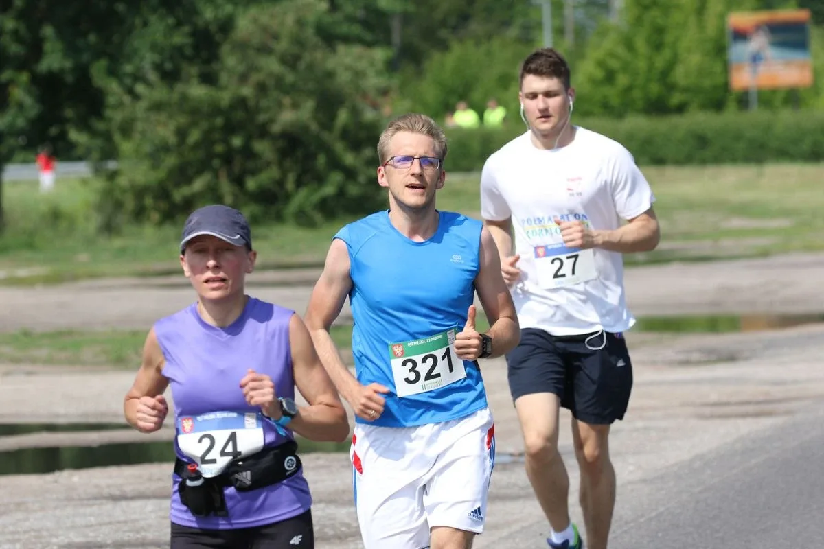 Półmaraton Kurpiowski za nami. Dąbrowski zwycięża, Gawkowski dwudziesty (zdjęcia, wideo)