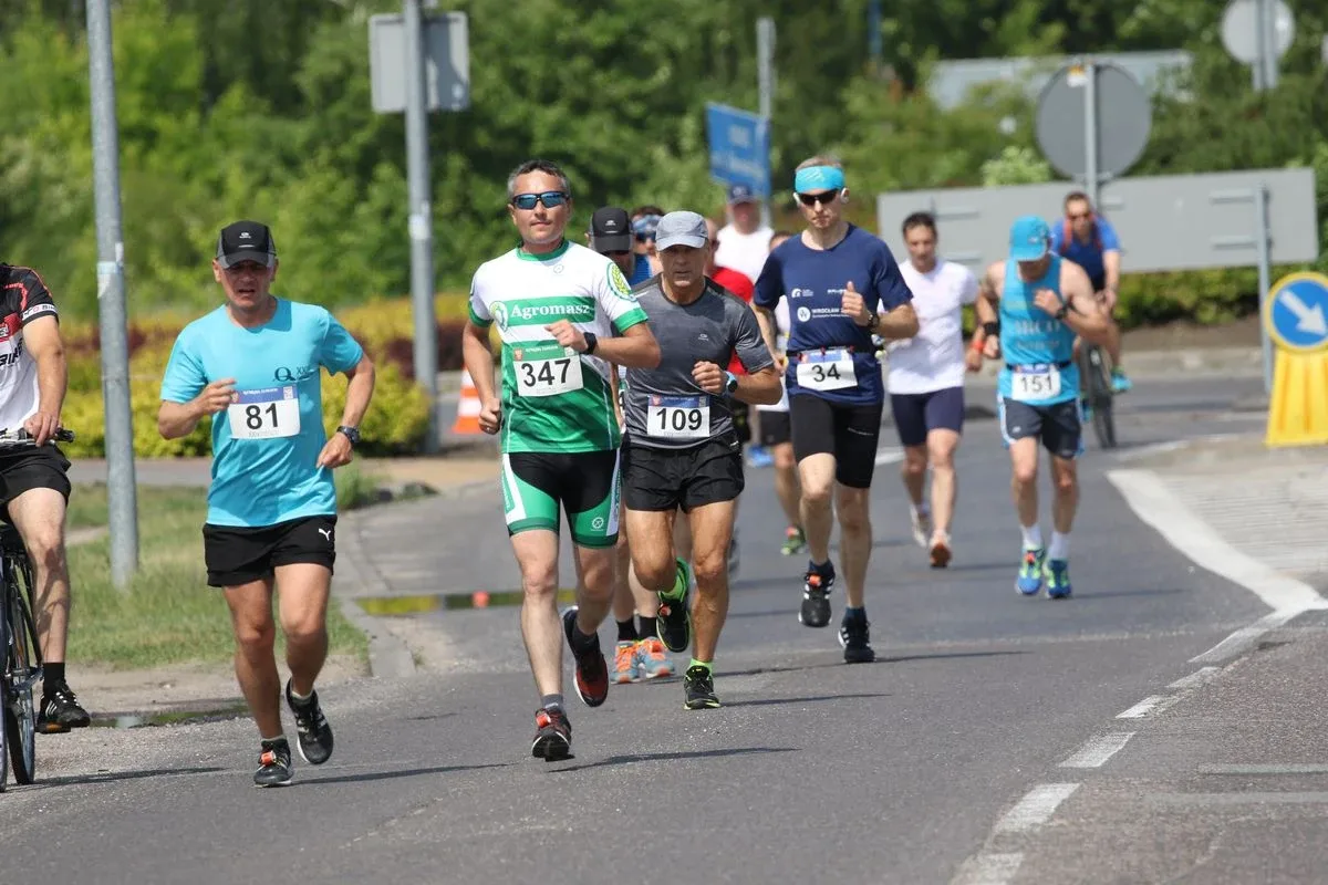 Półmaraton Kurpiowski za nami. Dąbrowski zwycięża, Gawkowski dwudziesty (zdjęcia, wideo)