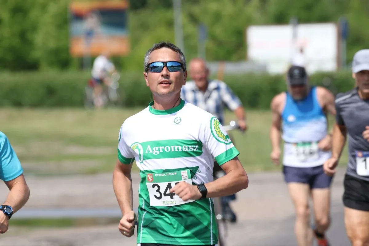 Półmaraton Kurpiowski za nami. Dąbrowski zwycięża, Gawkowski dwudziesty (zdjęcia, wideo)