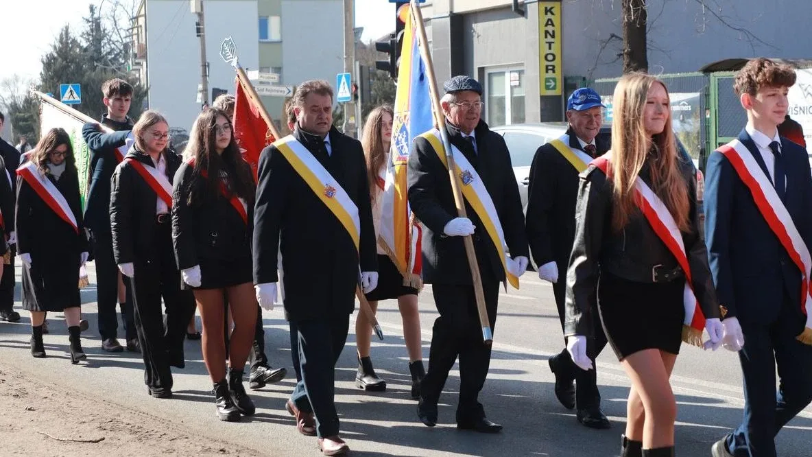 Obchody Narodowego Dnia Pamięci Żołnierzy Wyklętych w Ostrowi Mazowieckiej. Bieg, msza i hołd bohaterom (zdjęcia)