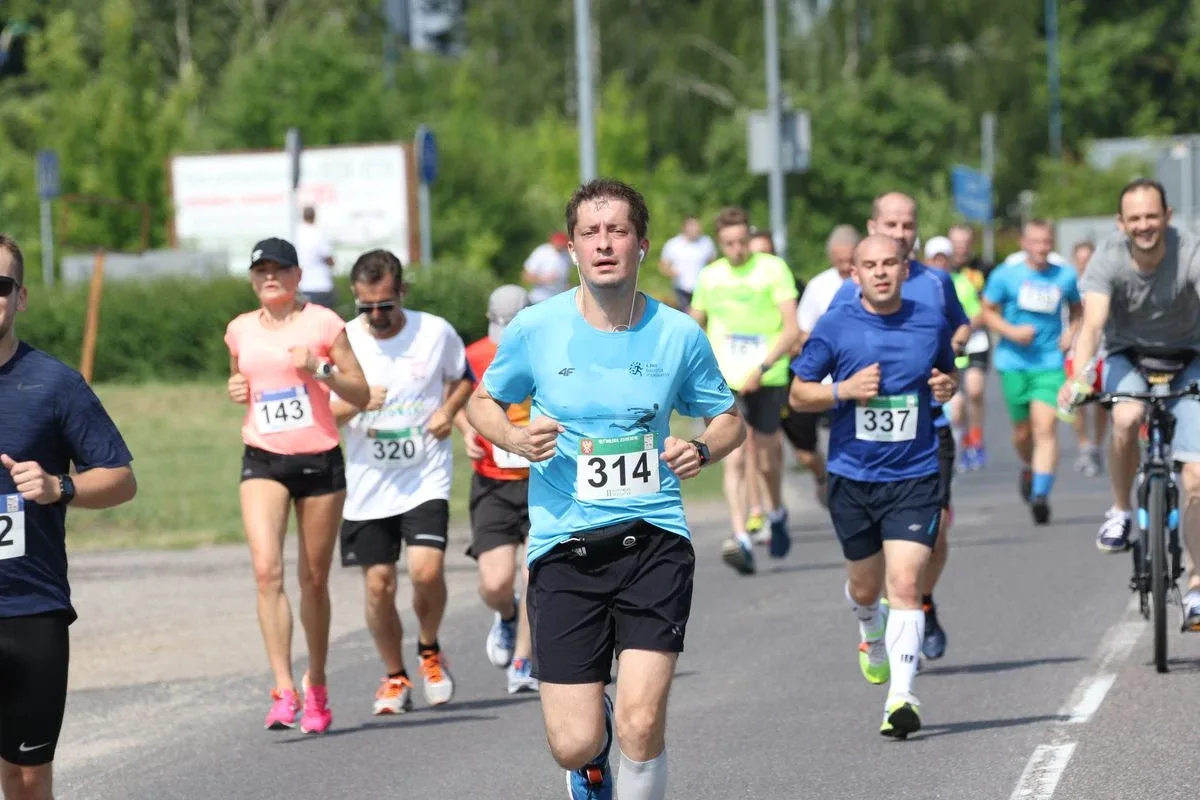 Półmaraton Kurpiowski za nami. Dąbrowski zwycięża, Gawkowski dwudziesty (zdjęcia, wideo)