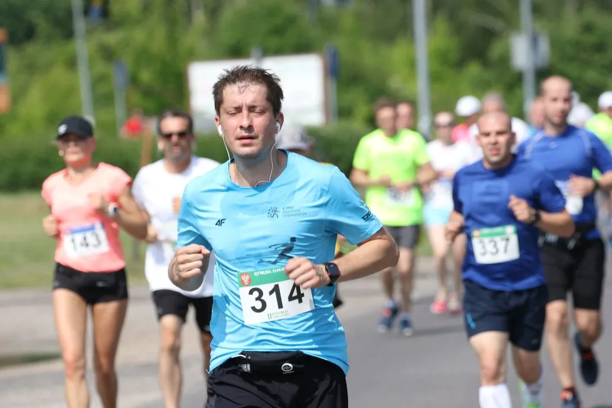 Półmaraton Kurpiowski za nami. Dąbrowski zwycięża, Gawkowski dwudziesty (zdjęcia, wideo)