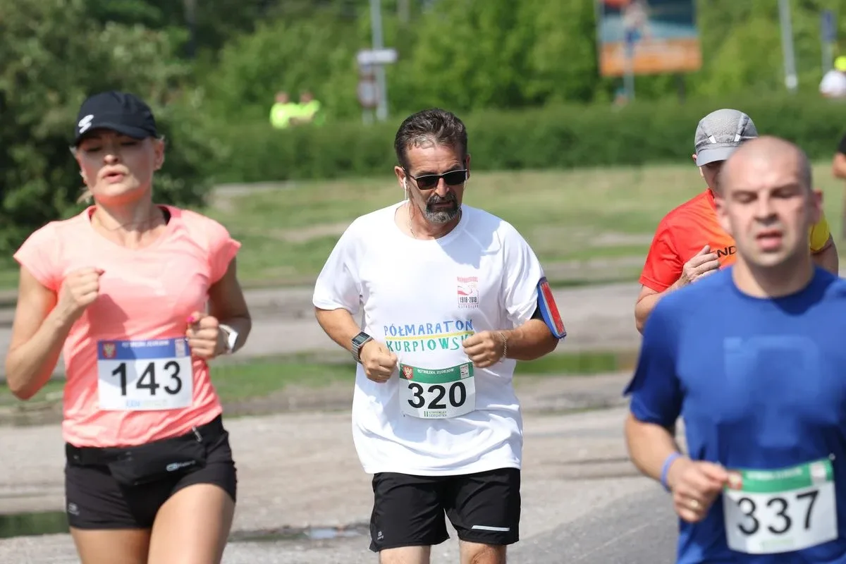 Półmaraton Kurpiowski za nami. Dąbrowski zwycięża, Gawkowski dwudziesty (zdjęcia, wideo)