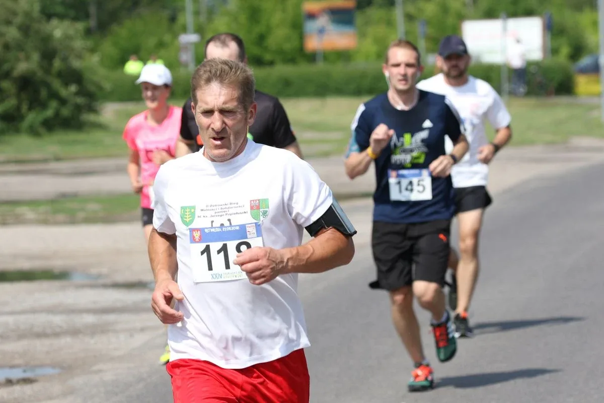 Półmaraton Kurpiowski za nami. Dąbrowski zwycięża, Gawkowski dwudziesty (zdjęcia, wideo)