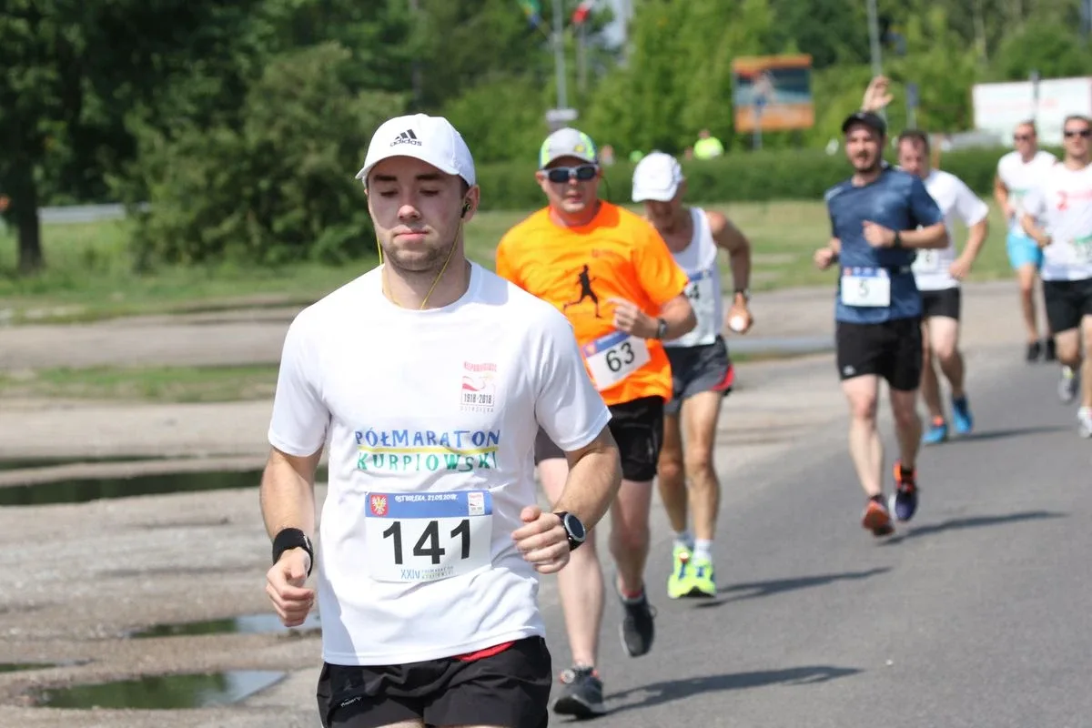 Półmaraton Kurpiowski za nami. Dąbrowski zwycięża, Gawkowski dwudziesty (zdjęcia, wideo)