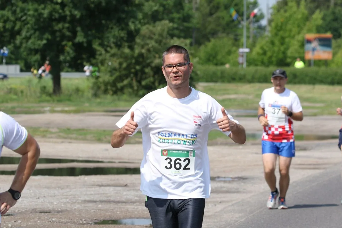 Półmaraton Kurpiowski za nami. Dąbrowski zwycięża, Gawkowski dwudziesty (zdjęcia, wideo)