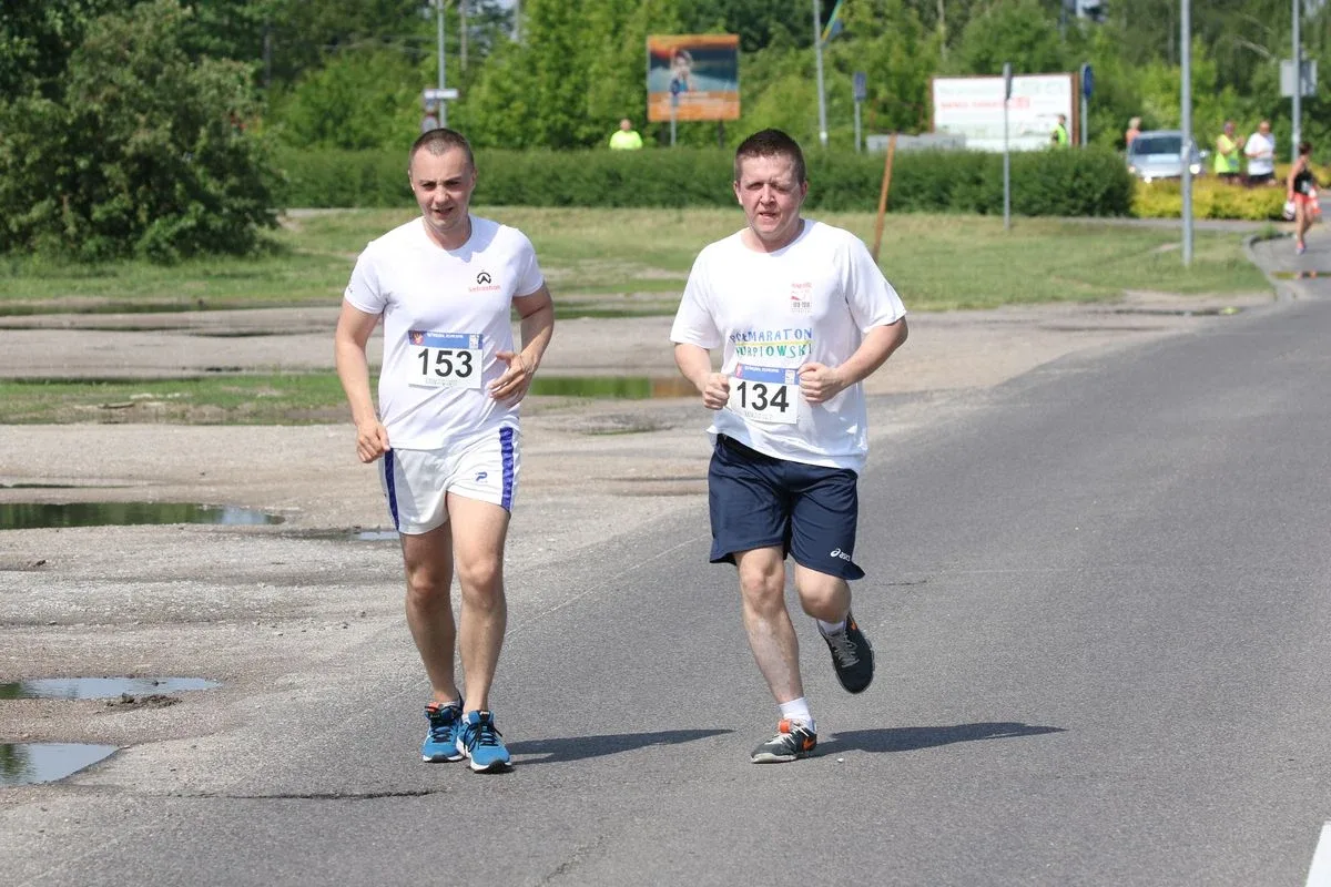 Półmaraton Kurpiowski za nami. Dąbrowski zwycięża, Gawkowski dwudziesty (zdjęcia, wideo)