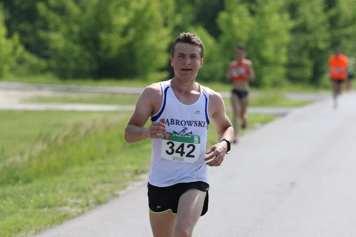 Półmaraton Kurpiowski za nami. Dąbrowski zwycięża, Gawkowski dwudziesty (zdjęcia, wideo)