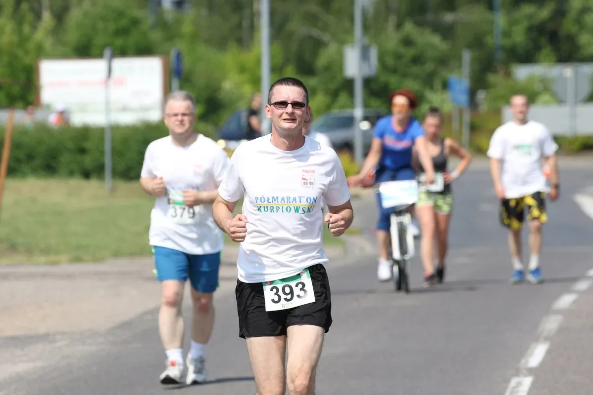 Półmaraton Kurpiowski za nami. Dąbrowski zwycięża, Gawkowski dwudziesty (zdjęcia, wideo)