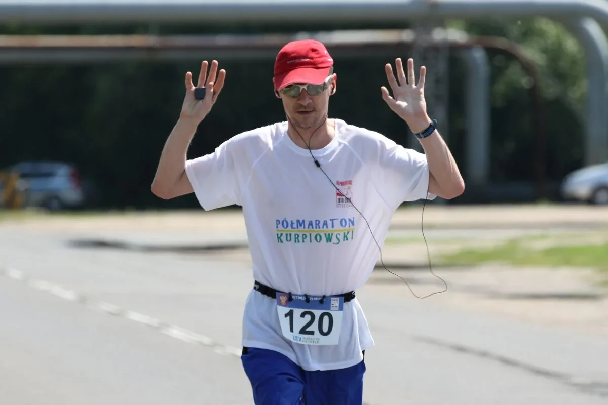 Półmaraton Kurpiowski za nami. Dąbrowski zwycięża, Gawkowski dwudziesty (zdjęcia, wideo)
