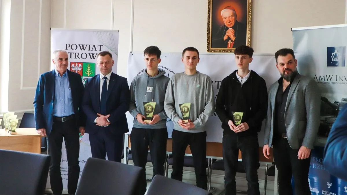 Wręczenie statuetek laureatom Turnieju Strzeleckiego im. ppor. Aleksandra Kuleszy (zdjęcia, wideo)
