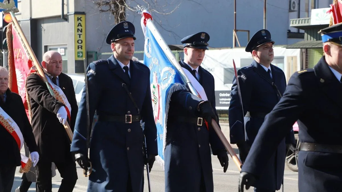 Obchody Narodowego Dnia Pamięci Żołnierzy Wyklętych w Ostrowi Mazowieckiej. Bieg, msza i hołd bohaterom (zdjęcia)