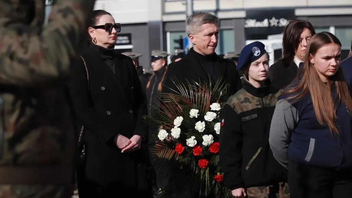 Obchody Narodowego Dnia Pamięci Żołnierzy Wyklętych w Ostrowi Mazowieckiej. Bieg, msza i hołd bohaterom (zdjęcia)