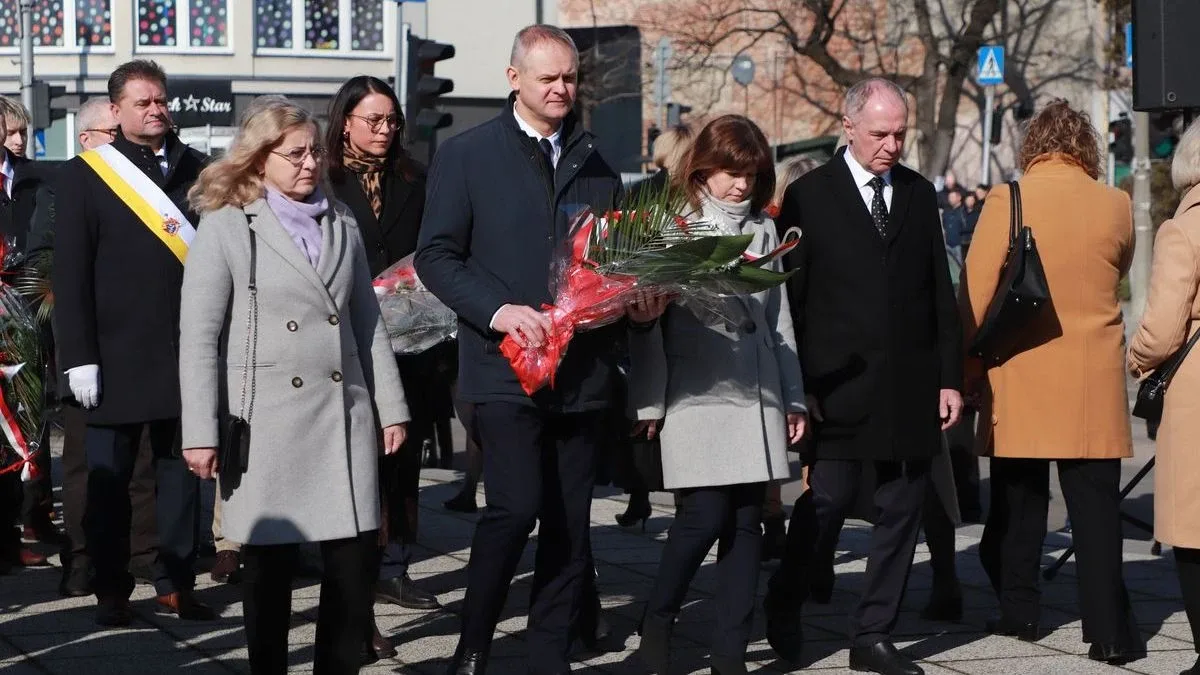 Obchody Narodowego Dnia Pamięci Żołnierzy Wyklętych w Ostrowi Mazowieckiej. Bieg, msza i hołd bohaterom (zdjęcia)