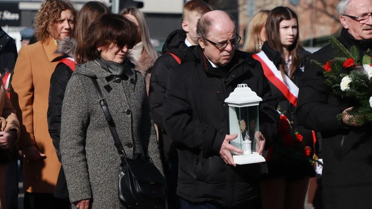Obchody Narodowego Dnia Pamięci Żołnierzy Wyklętych w Ostrowi Mazowieckiej. Bieg, msza i hołd bohaterom (zdjęcia)