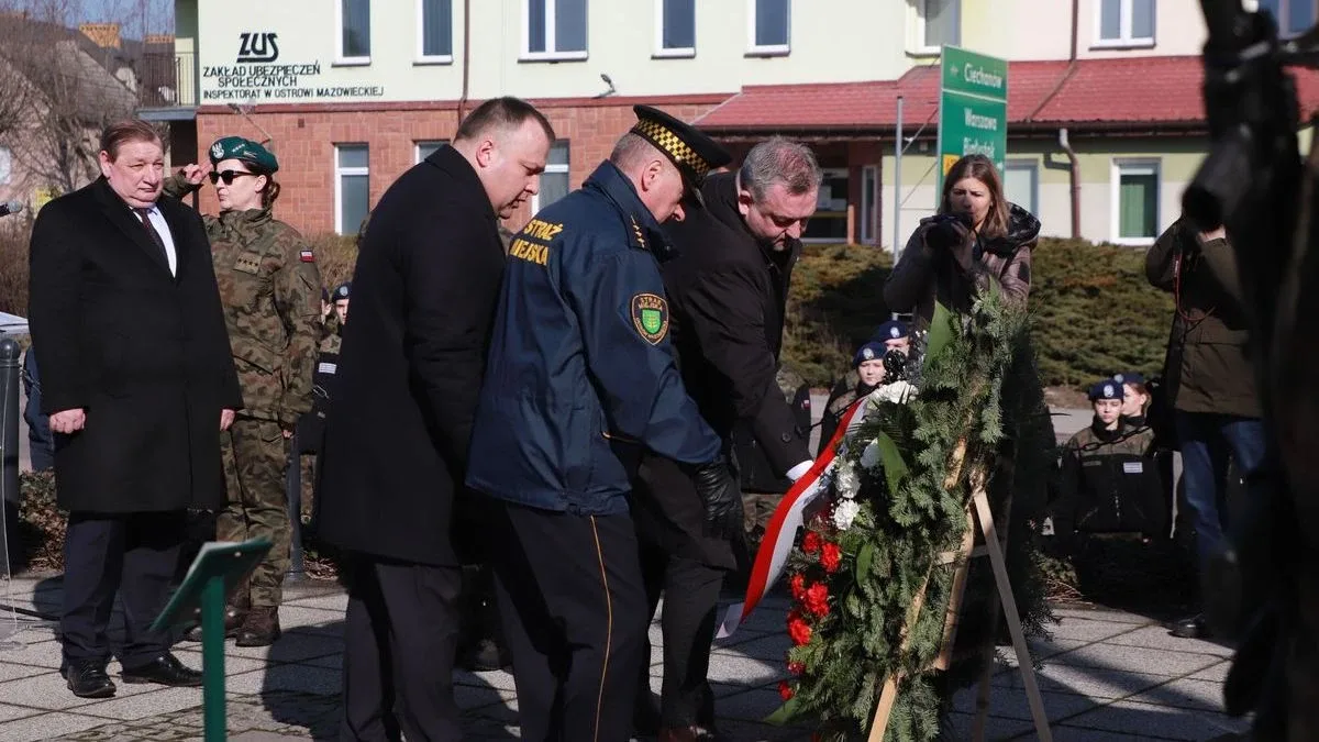 Obchody Narodowego Dnia Pamięci Żołnierzy Wyklętych w Ostrowi Mazowieckiej. Bieg, msza i hołd bohaterom (zdjęcia)