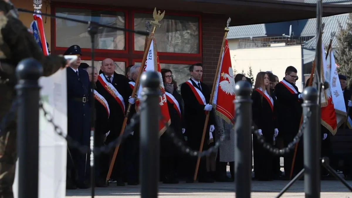 Obchody Narodowego Dnia Pamięci Żołnierzy Wyklętych w Ostrowi Mazowieckiej. Bieg, msza i hołd bohaterom (zdjęcia)