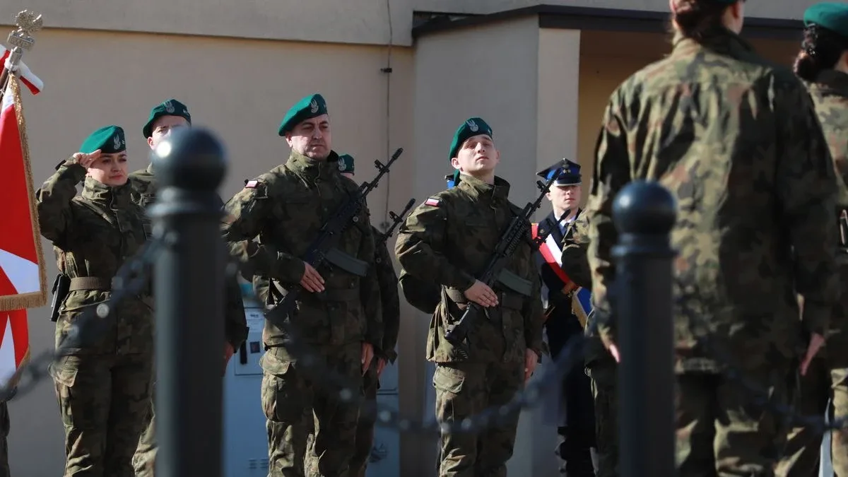 Obchody Narodowego Dnia Pamięci Żołnierzy Wyklętych w Ostrowi Mazowieckiej. Bieg, msza i hołd bohaterom (zdjęcia)