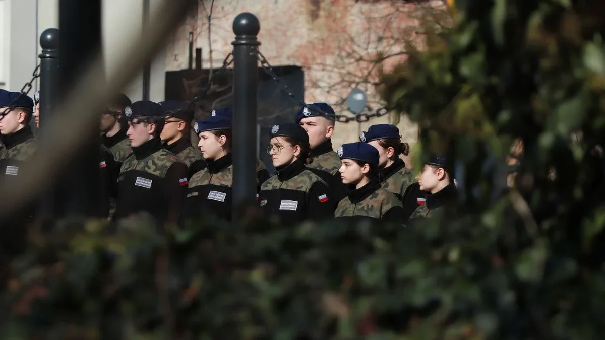 Obchody Narodowego Dnia Pamięci Żołnierzy Wyklętych w Ostrowi Mazowieckiej. Bieg, msza i hołd bohaterom (zdjęcia)