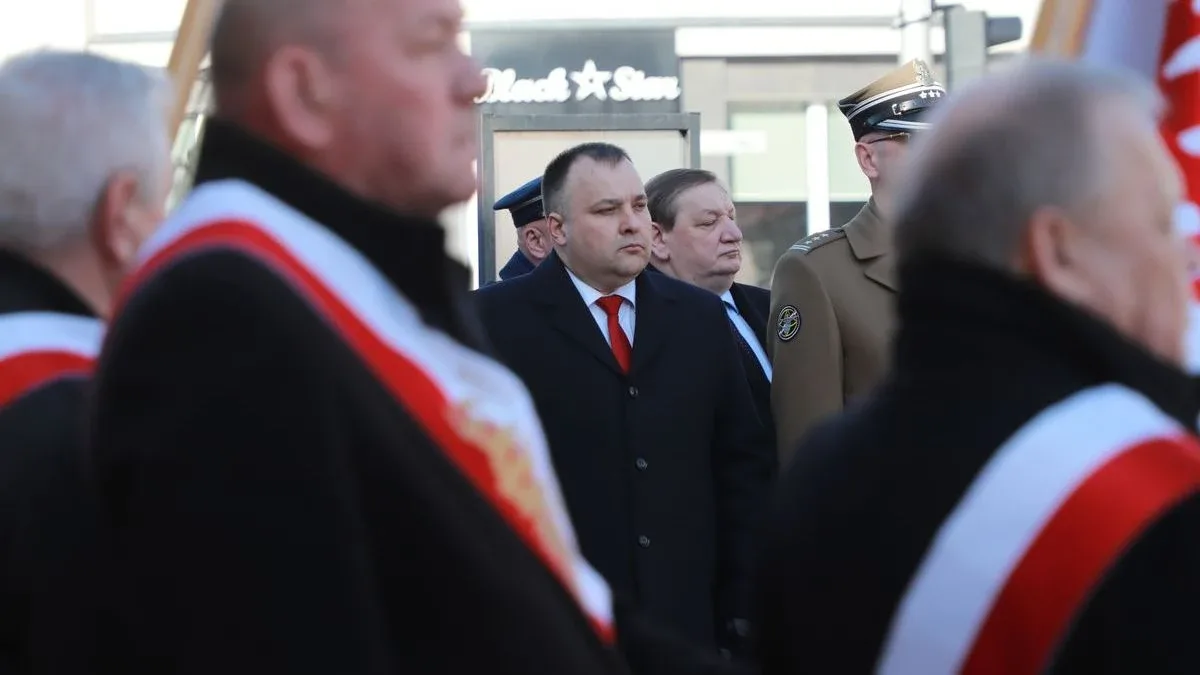 Obchody Narodowego Dnia Pamięci Żołnierzy Wyklętych w Ostrowi Mazowieckiej. Bieg, msza i hołd bohaterom (zdjęcia)