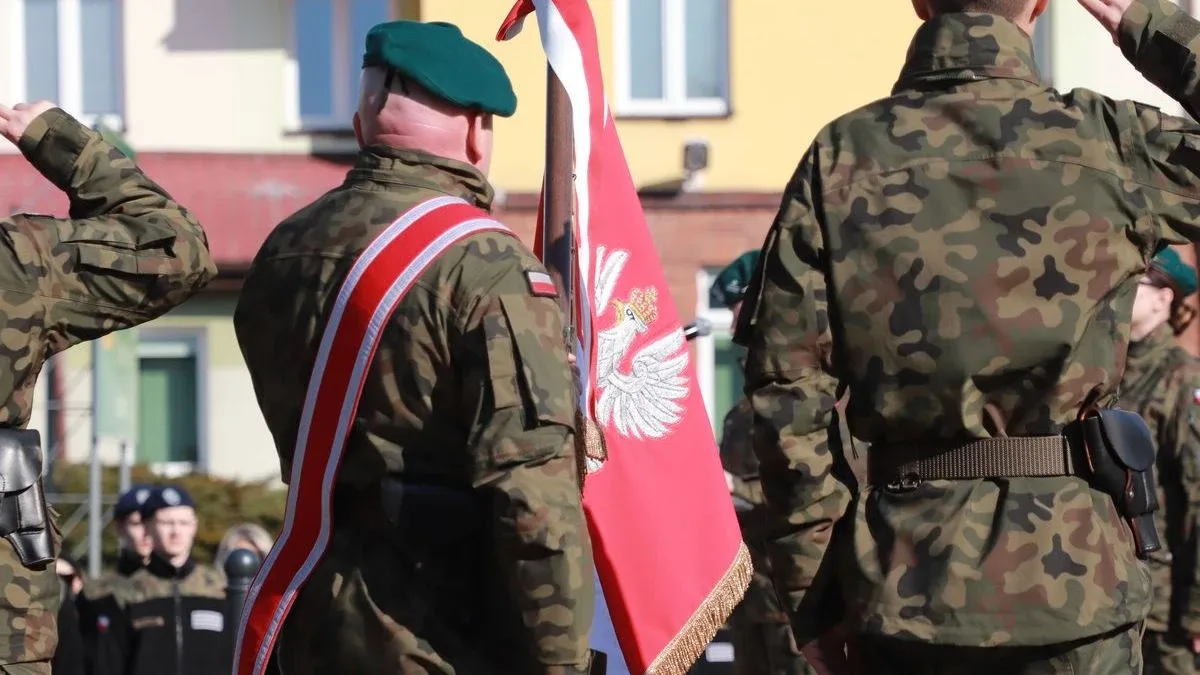 Obchody Narodowego Dnia Pamięci Żołnierzy Wyklętych w Ostrowi Mazowieckiej. Bieg, msza i hołd bohaterom (zdjęcia)