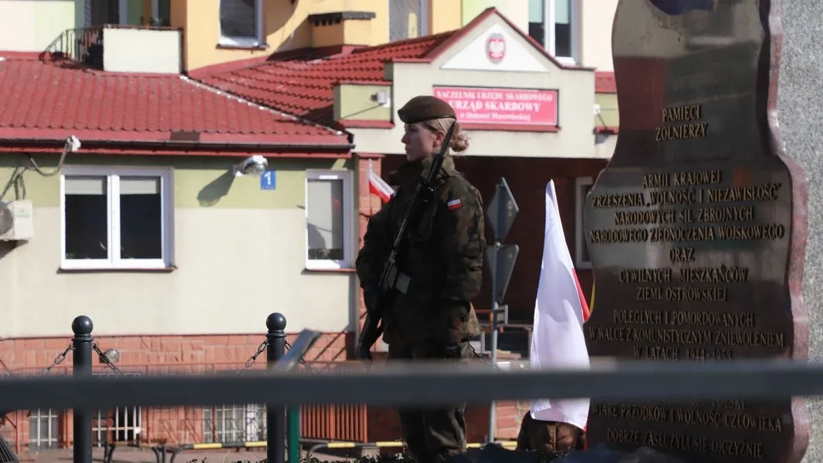Obchody Narodowego Dnia Pamięci Żołnierzy Wyklętych w Ostrowi Mazowieckiej. Bieg, msza i hołd bohaterom (zdjęcia)